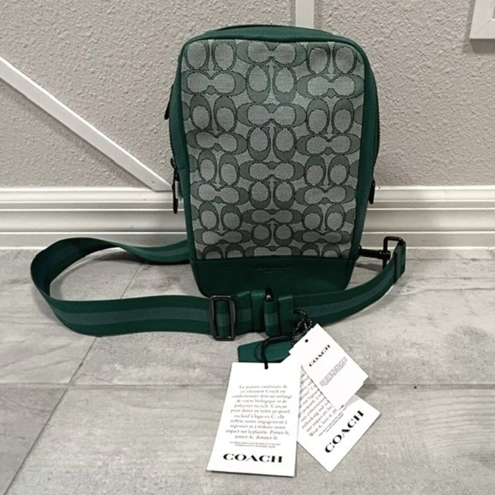 Coach Turner back Pack In Signature Jacquard green